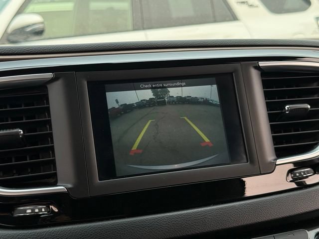 Used 2019 Chrysler Pacifica Touring-L FWD video 3