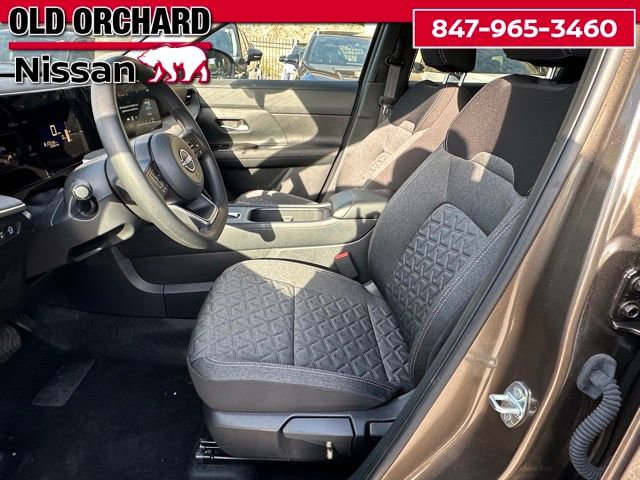 Used 2025 Nissan Kicks SV w/ Interior Electronics Package FWD image 10