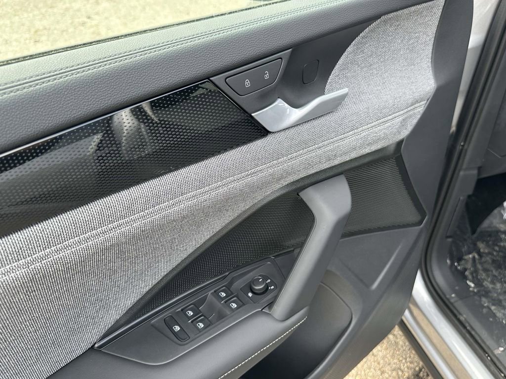 New 2025 Volkswagen Tiguan S image 11