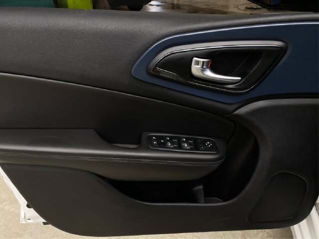 Used 2015 Chrysler 200 S FWD image 25