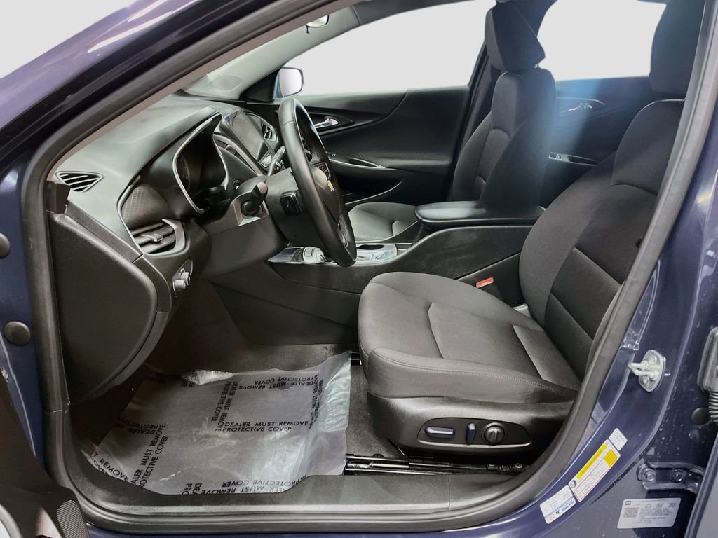 Used 2025 Chevrolet Malibu RS w/ LPO, Floor Liner Package FWD image 19