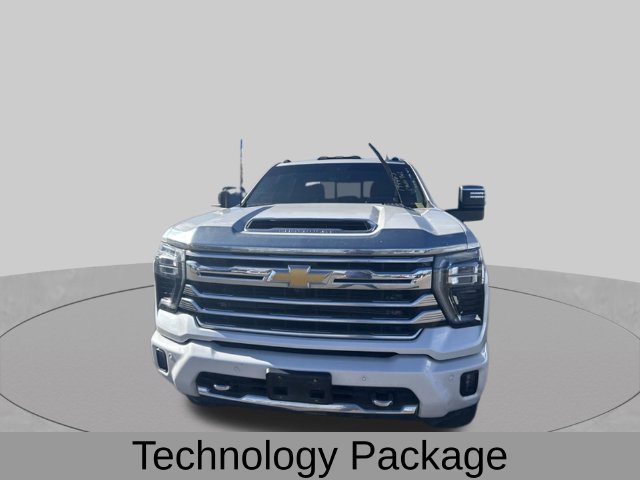 Used 2024 Chevrolet Silverado 3500 High Country w/ Technology Package AWD/4WD image 3