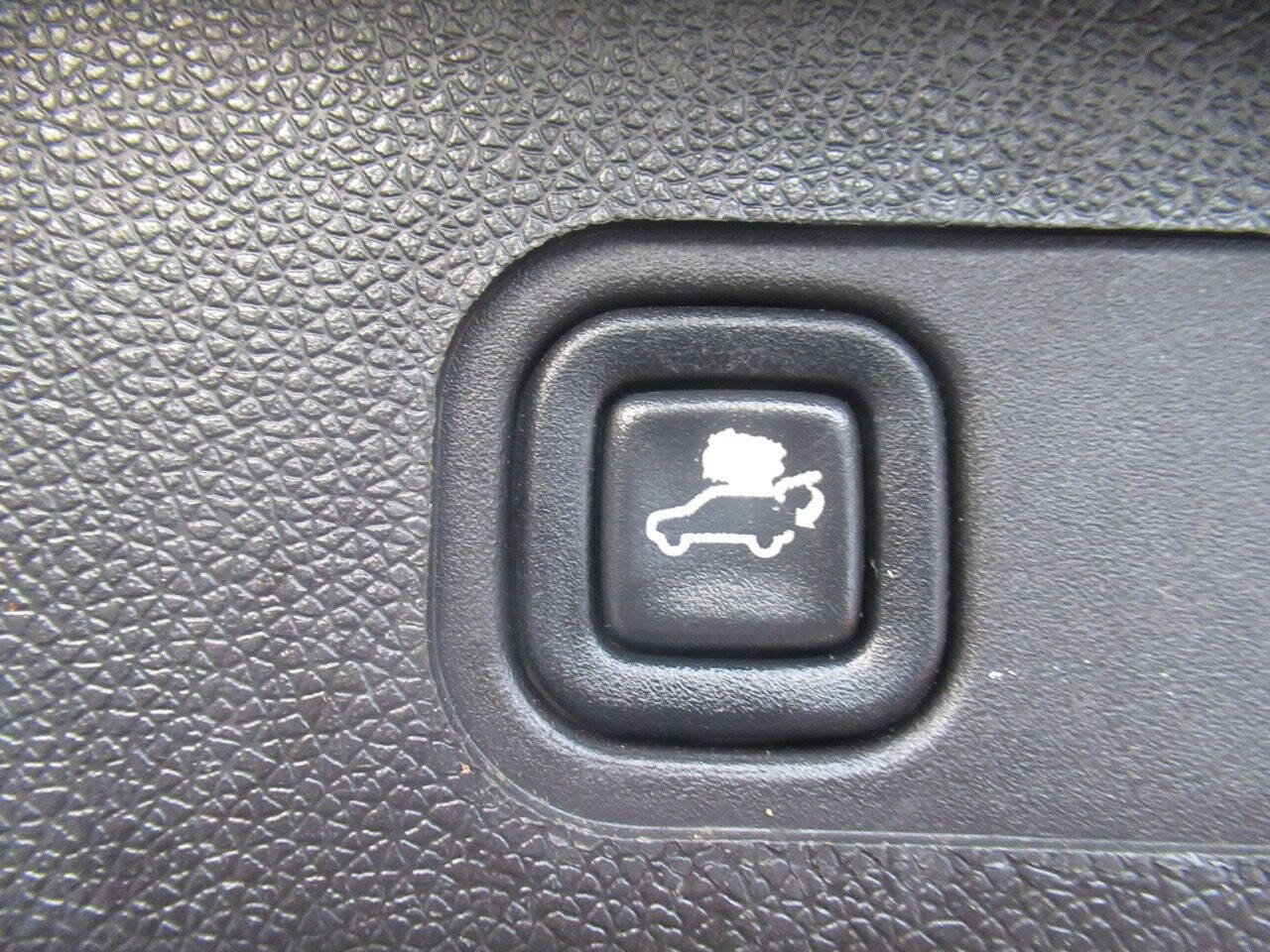 Used 2013 Cadillac Escalade ESV AWD w/ Livery Package image 15