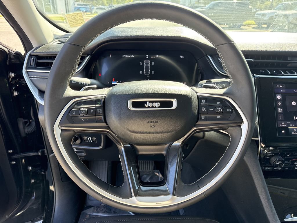 Used 2023 Jeep Grand Cherokee Laredo w/ Luxury Tech Group I image 24