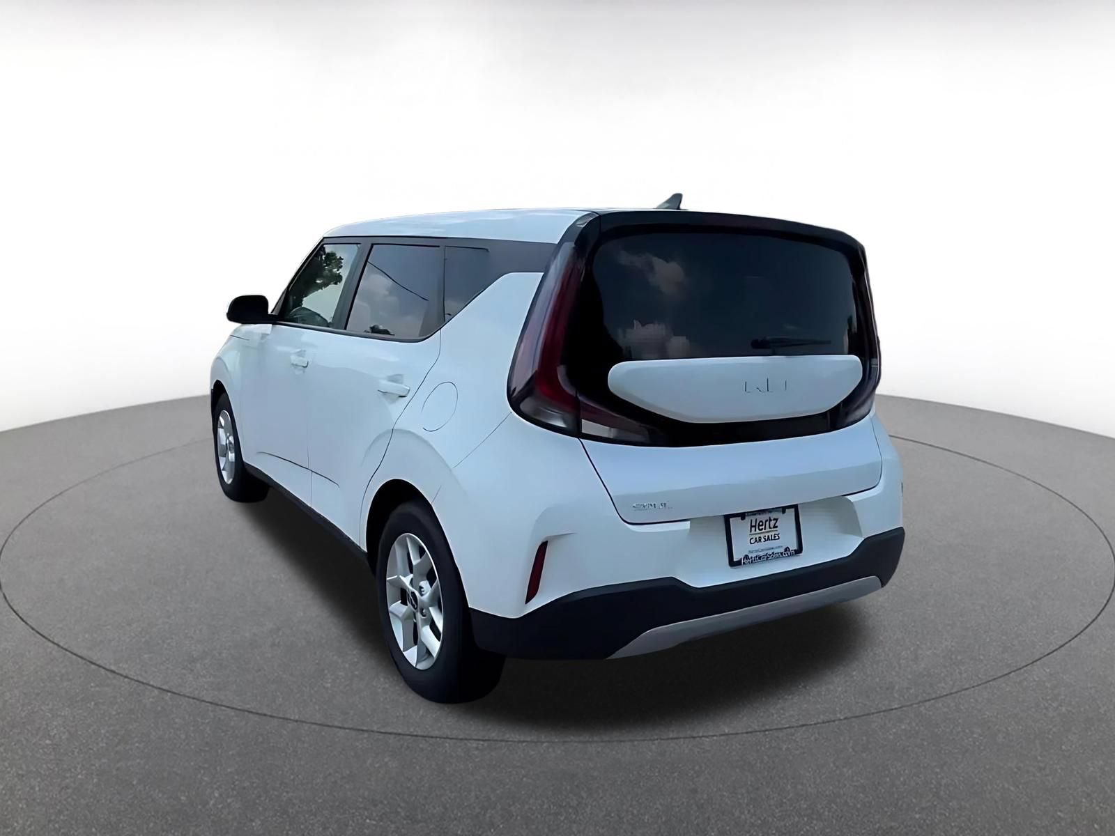 Used 2025 Kia Soul LX w/ LX Technology Package FWD image 11