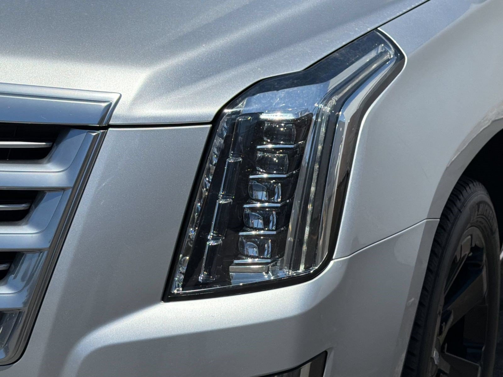 Used 2018 Cadillac Escalade Platinum AWD/4WD image 11