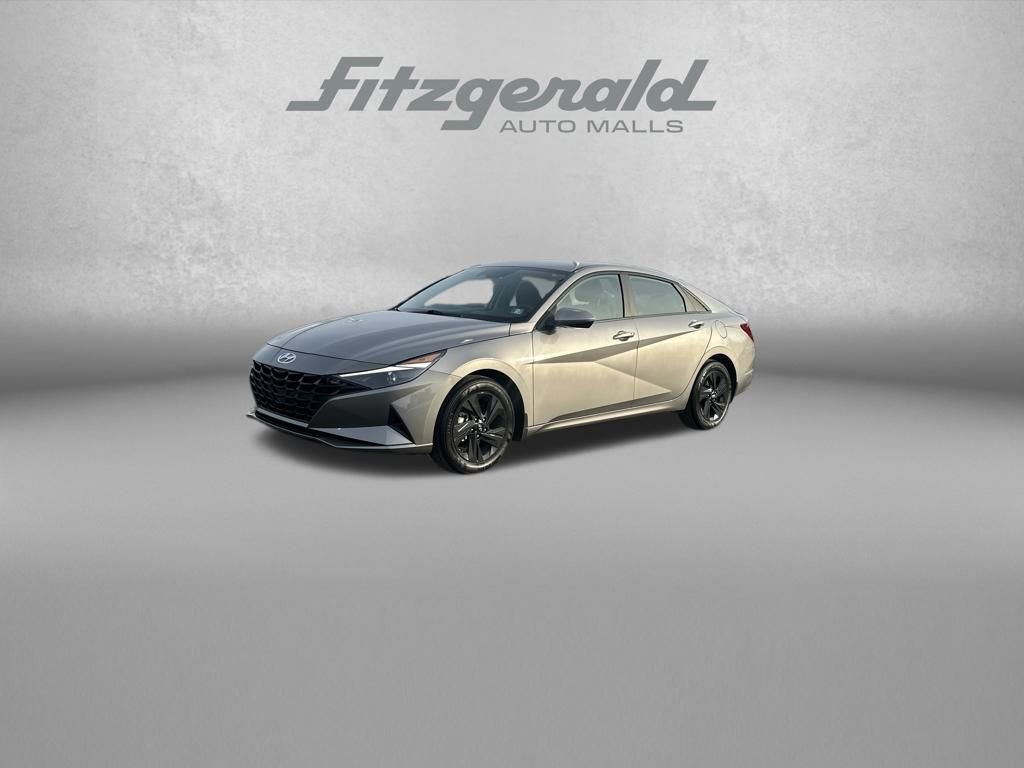 Used 2023 Hyundai Elantra SEL image 3