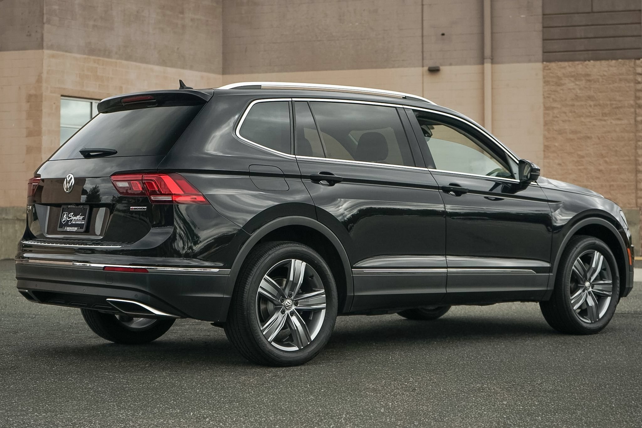Used 2020 Volkswagen Tiguan SEL w/ 3rd Row Seat Package AWD/4WD image 4