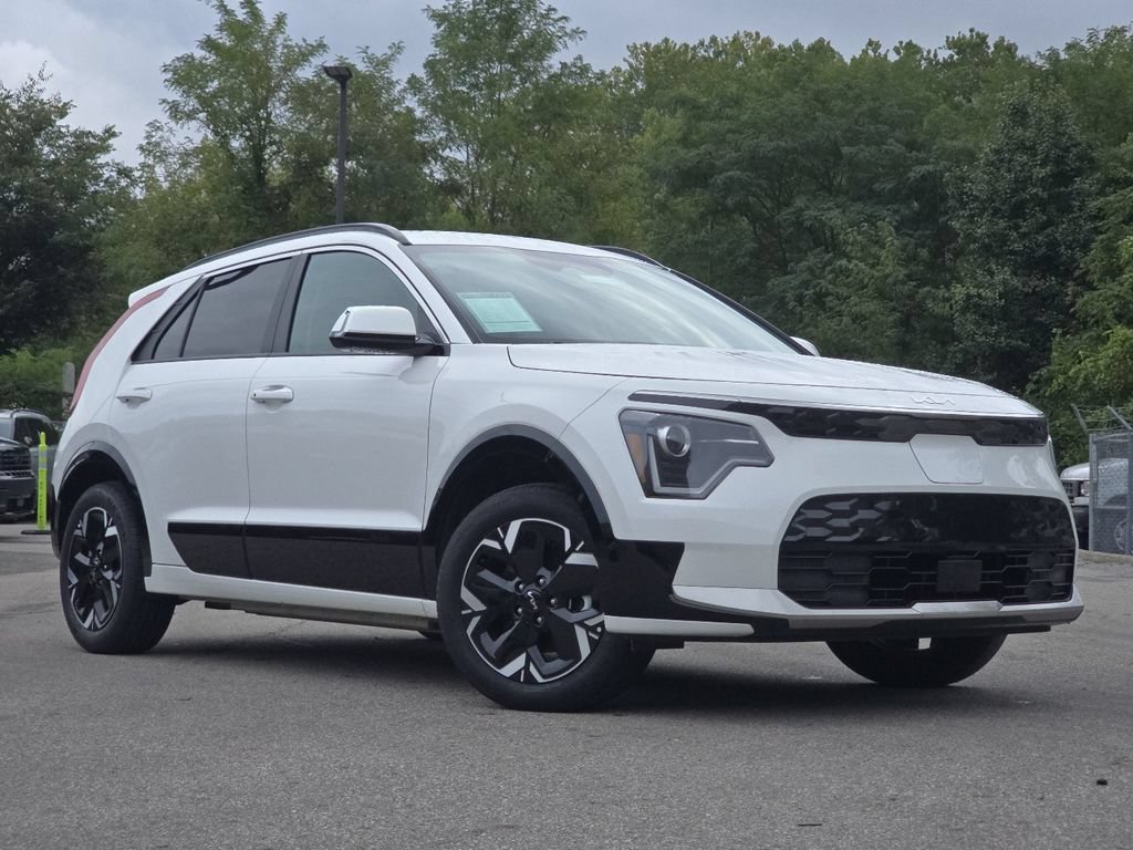 Used 2026 Kia Niro Wind w/ Wind Preserve Package FWD image 1