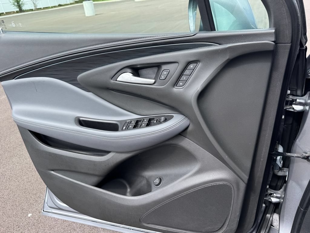 Used 2020 Buick Envision Essence AWD/4WD image 17