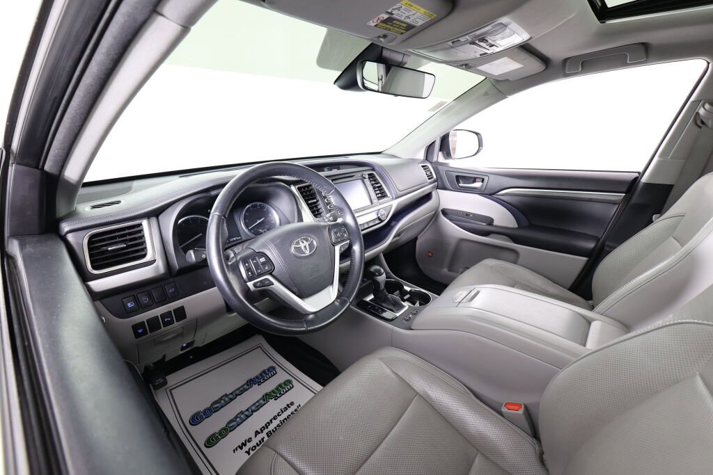 Used 2017 Toyota Highlander Limited image 10