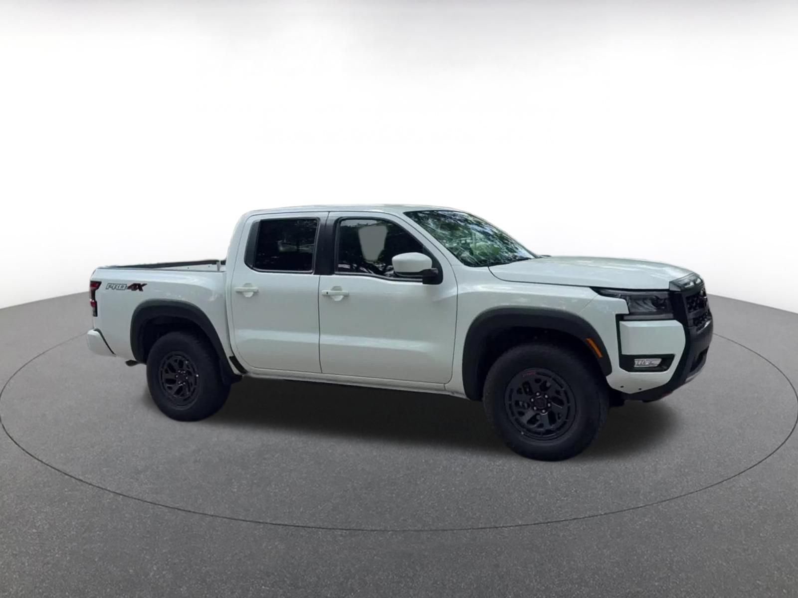 Used 2026 Nissan Frontier PRO-4X AWD/4WD image 2