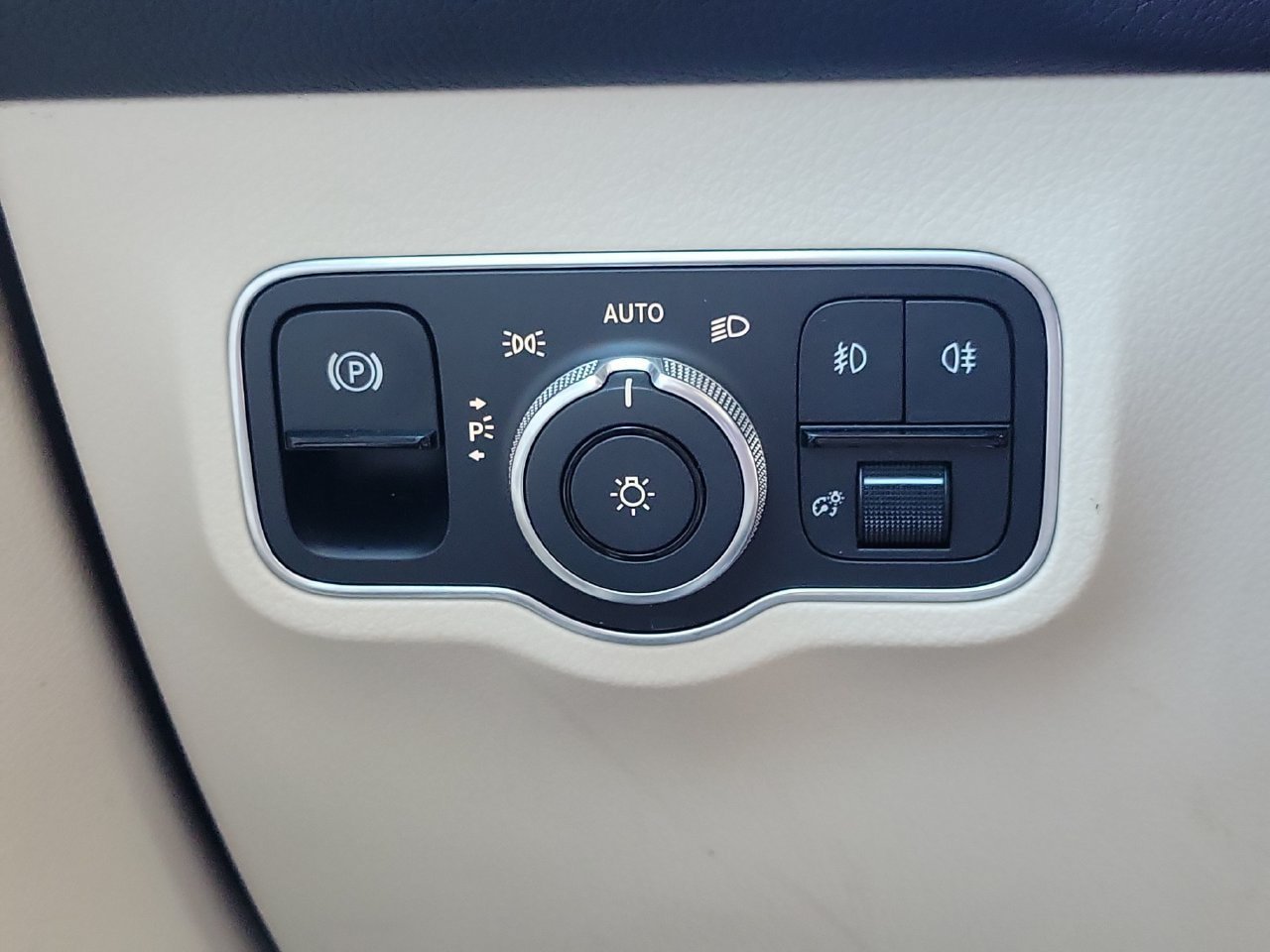 Used 2022 Mercedes-Benz GLB 250 image 32
