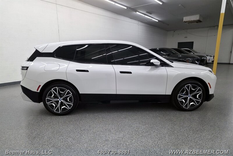 Used 2024 BMW iX xDrive50 w/ Sport Package AWD/4WD image 18