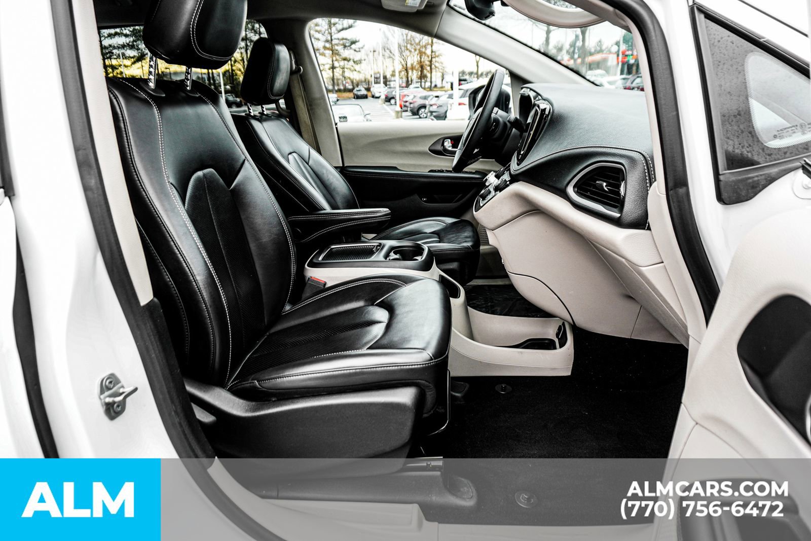 Used 2023 Chrysler Pacifica Touring-L image 25