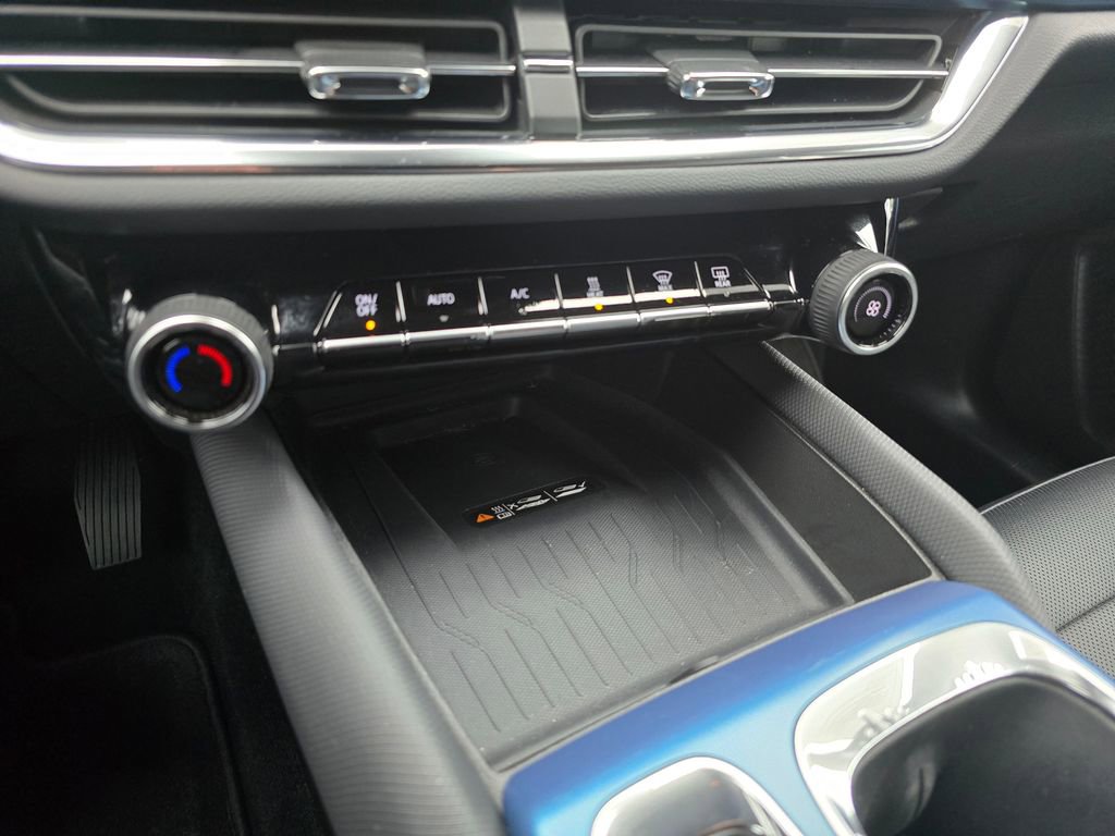 Used 2025 Chevrolet Equinox EV LT w/ Convenience Package FWD image 31