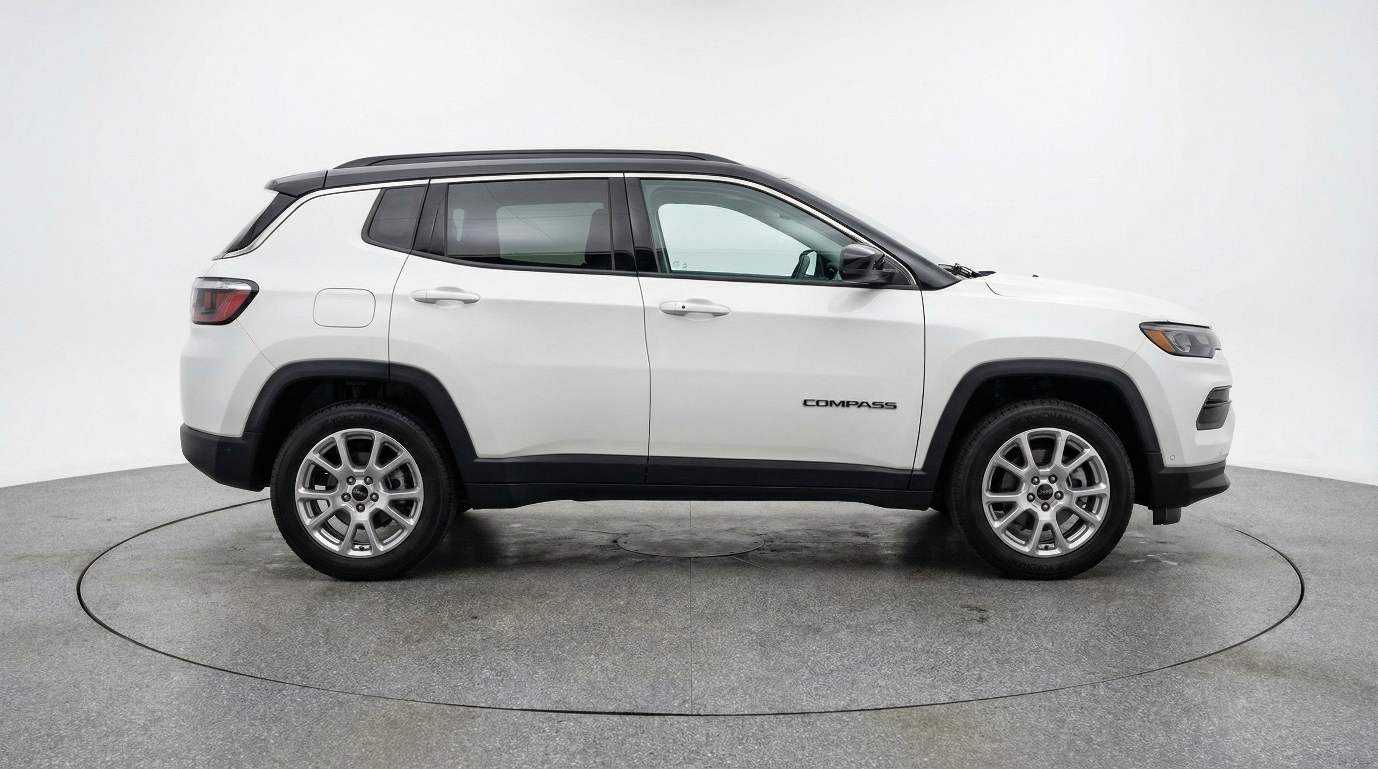 Used 2025 Jeep Compass Limited AWD/4WD image 11