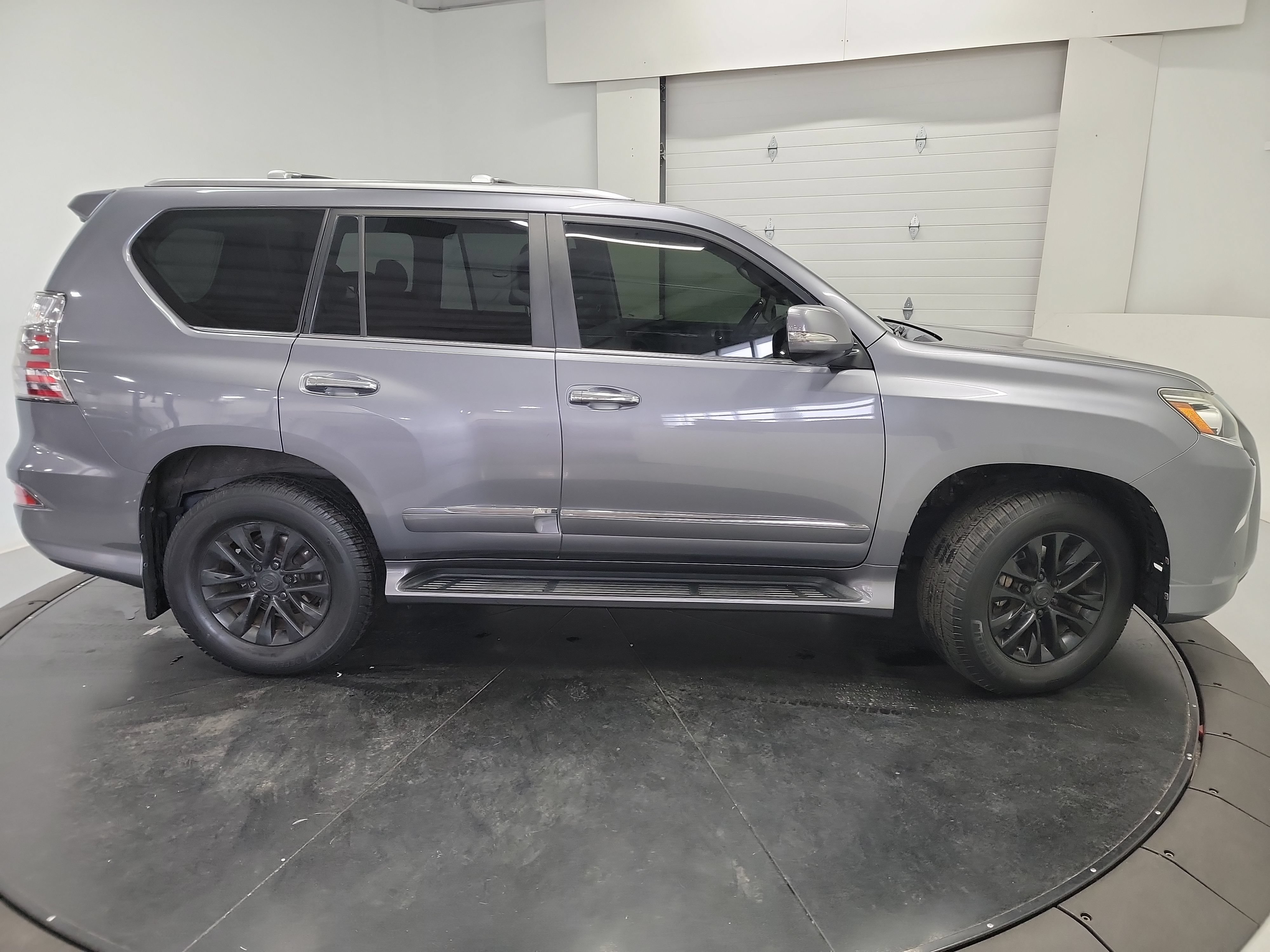 Used 2016 Lexus GX 460 w/ Premium Package AWD/4WD image 11