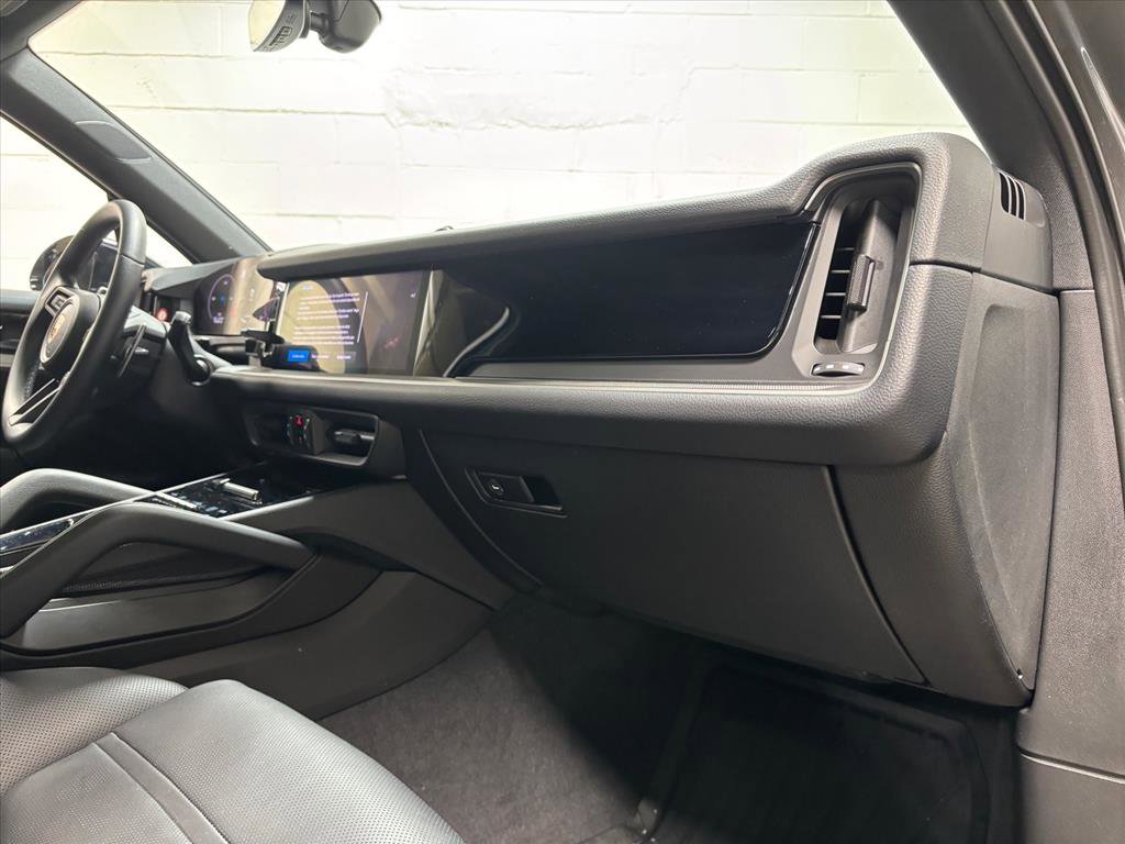 Used 2025 Porsche Cayenne S image 30