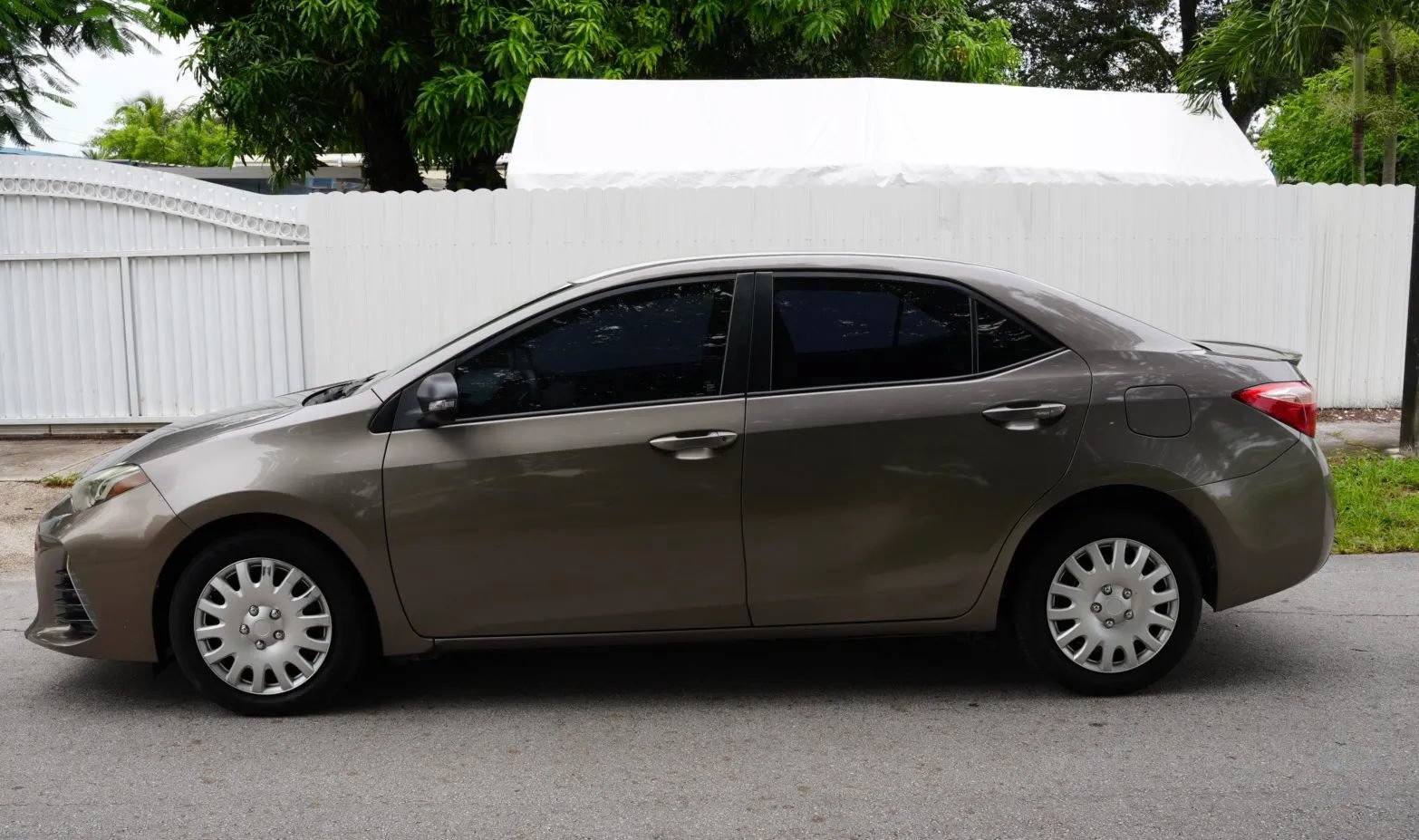 Used 2017 Toyota Corolla SE FWD image 3
