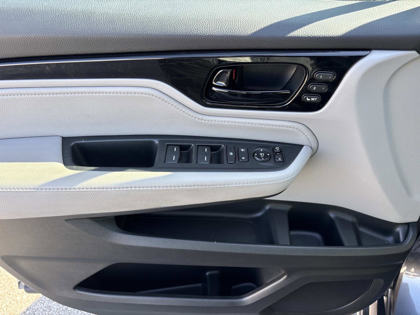 Used 2018 Honda Odyssey Elite image 12