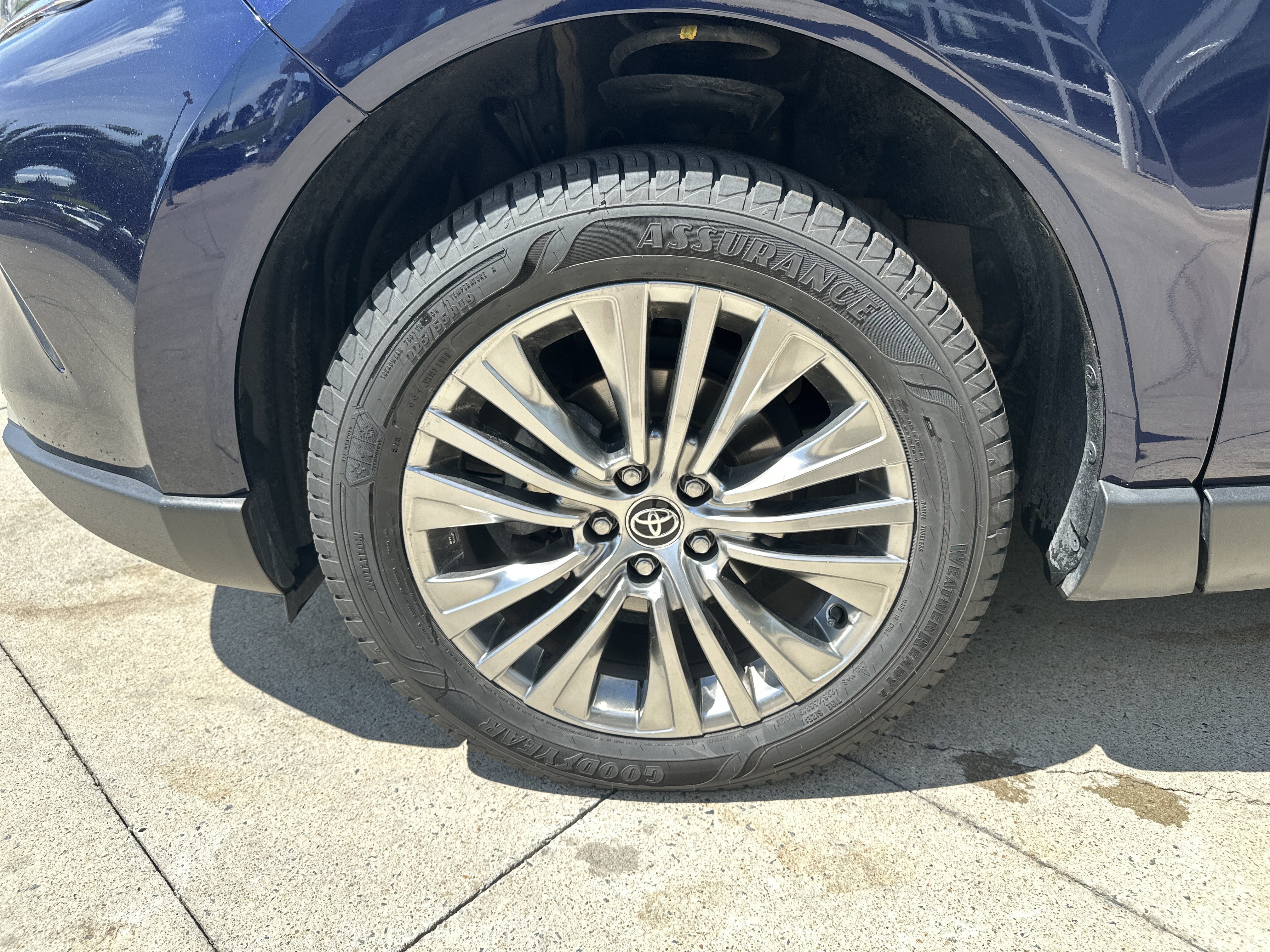 Used 2023 Toyota Venza XLE AWD/4WD image 31