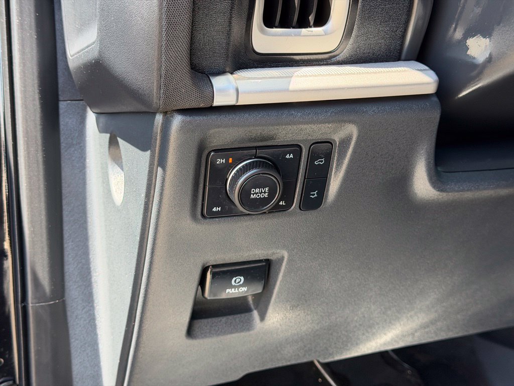 Used 2025 Ford Expedition Active AWD/4WD image 25