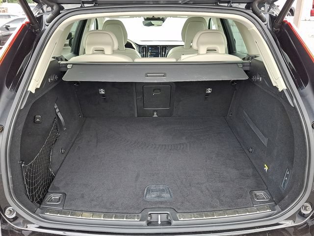Used 2018 Volvo XC60 T6 Momentum w/ Convenience Package AWD/4WD image 21