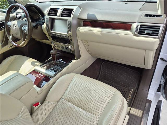 Used 2017 Lexus GX 460 Luxury AWD/4WD image 16