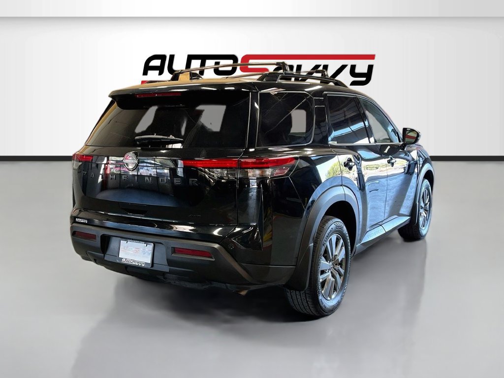 Used 2025 Nissan Pathfinder SV w/ Black Appearance Package AWD/4WD image 7