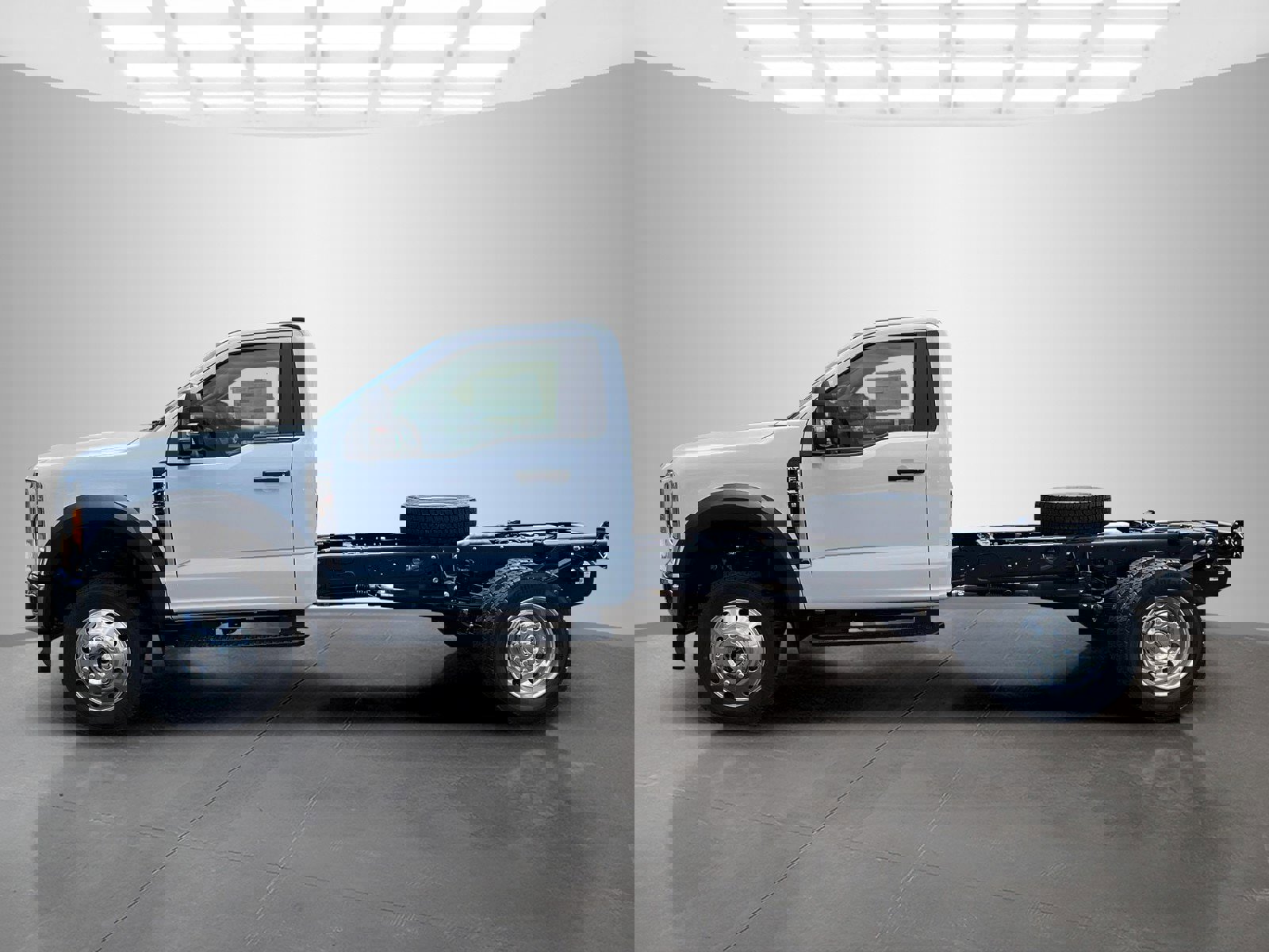 New 2025 Ford F450 XLT w/ XLT Value Package image 7
