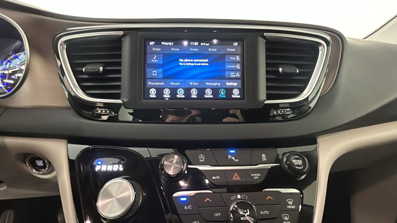 Used 2018 Chrysler Pacifica Touring-L FWD image 26