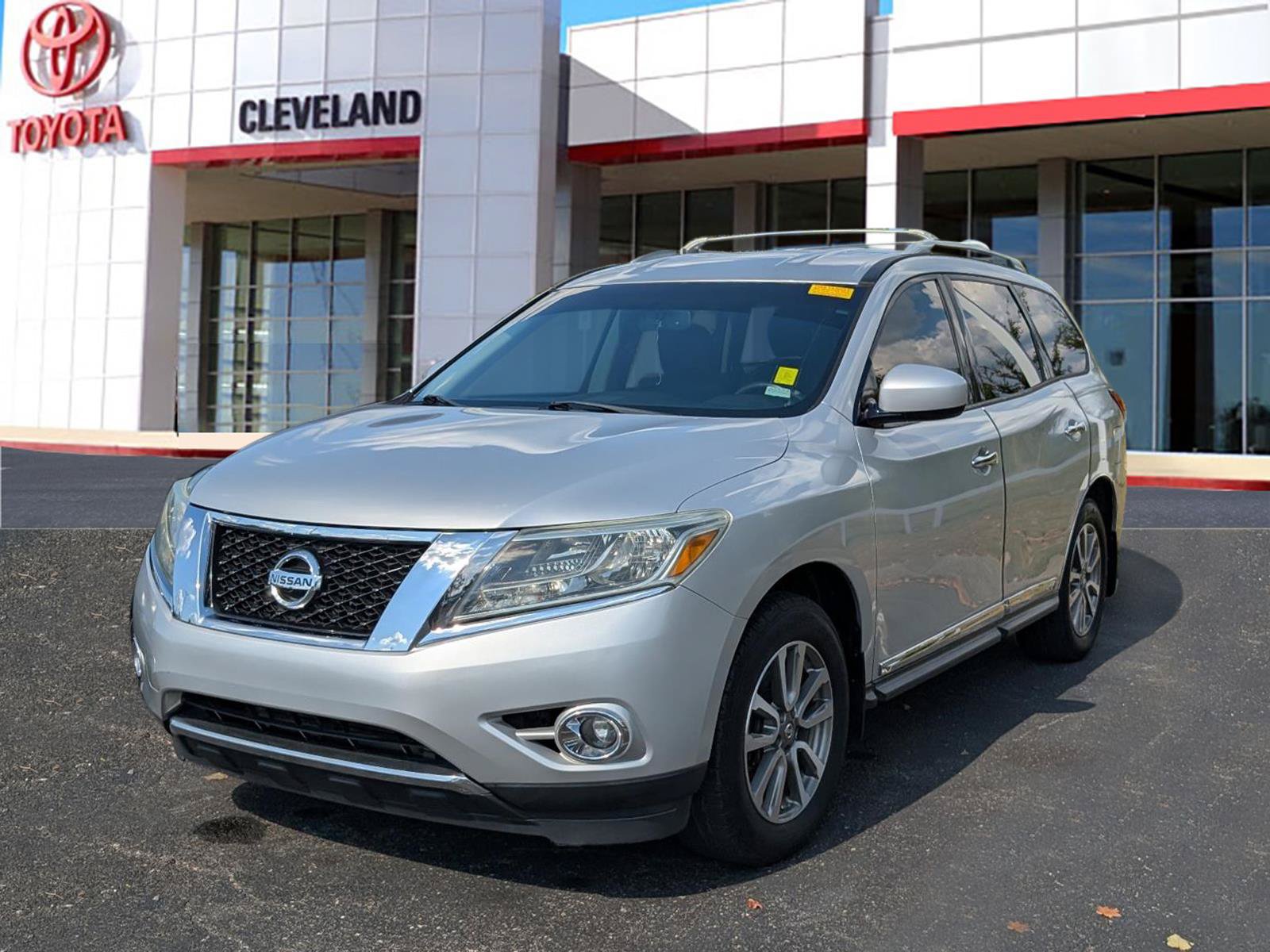Used 2013 Nissan Pathfinder SL FWD image 4