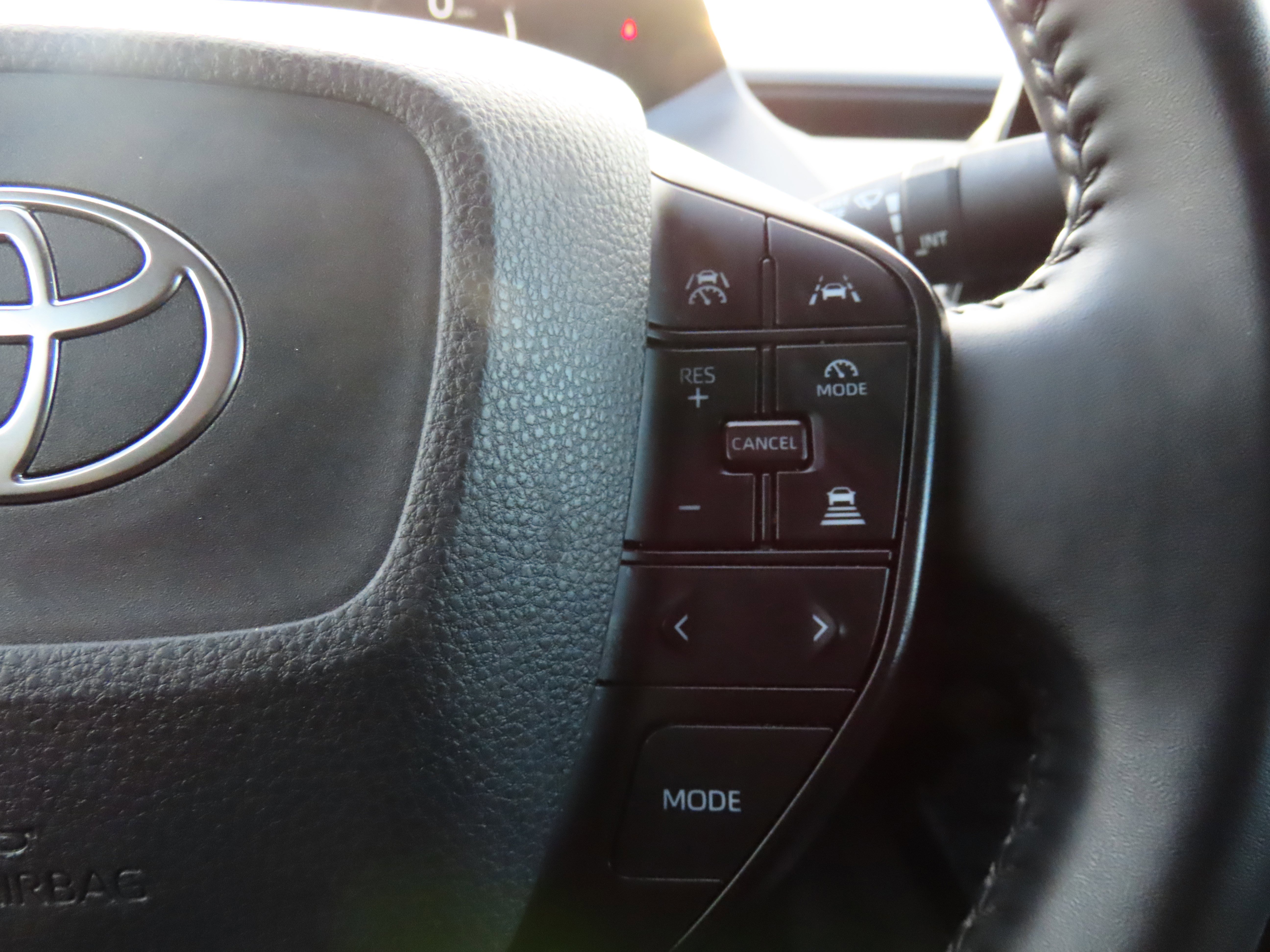 Used 2024 Toyota Prius LE image 30