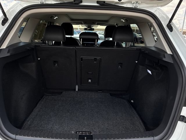 Used 2024 Volkswagen Taos SE w/ Panoramic Sunroof Package FWD image 16