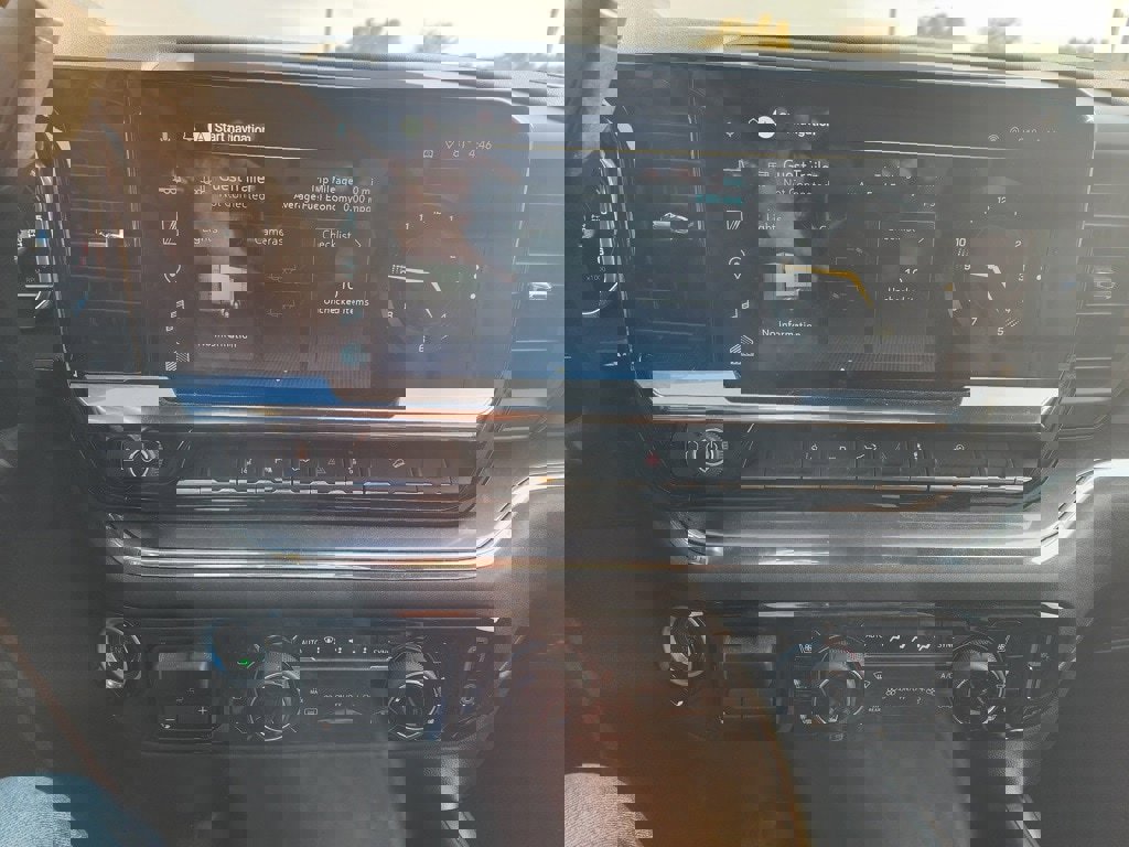 Used 2024 Chevrolet Silverado 2500 High Country w/ Technology Package image 14