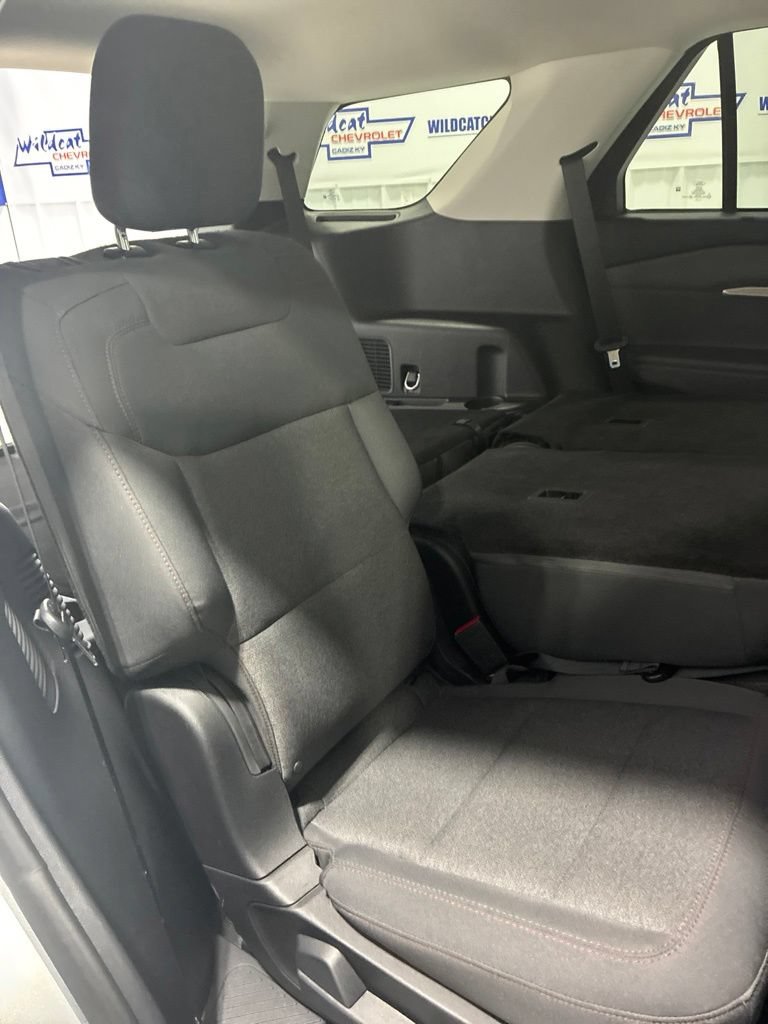 Used 2025 Ford Explorer Active AWD/4WD image 34
