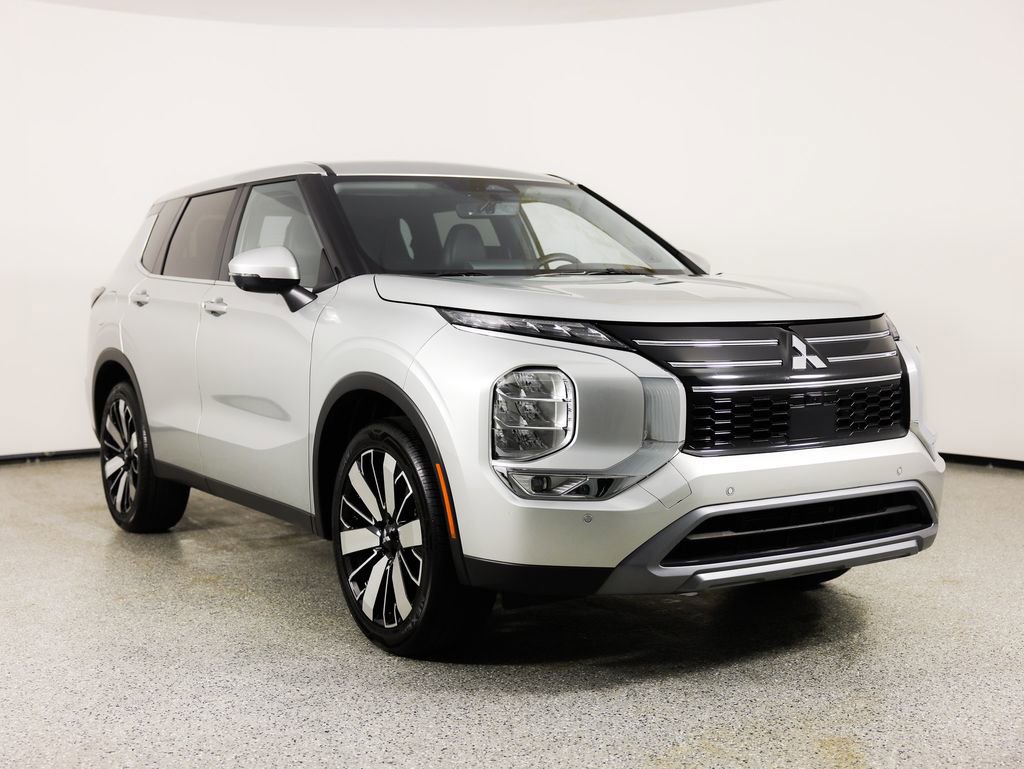 Used 2025 Mitsubishi Outlander SE image 10