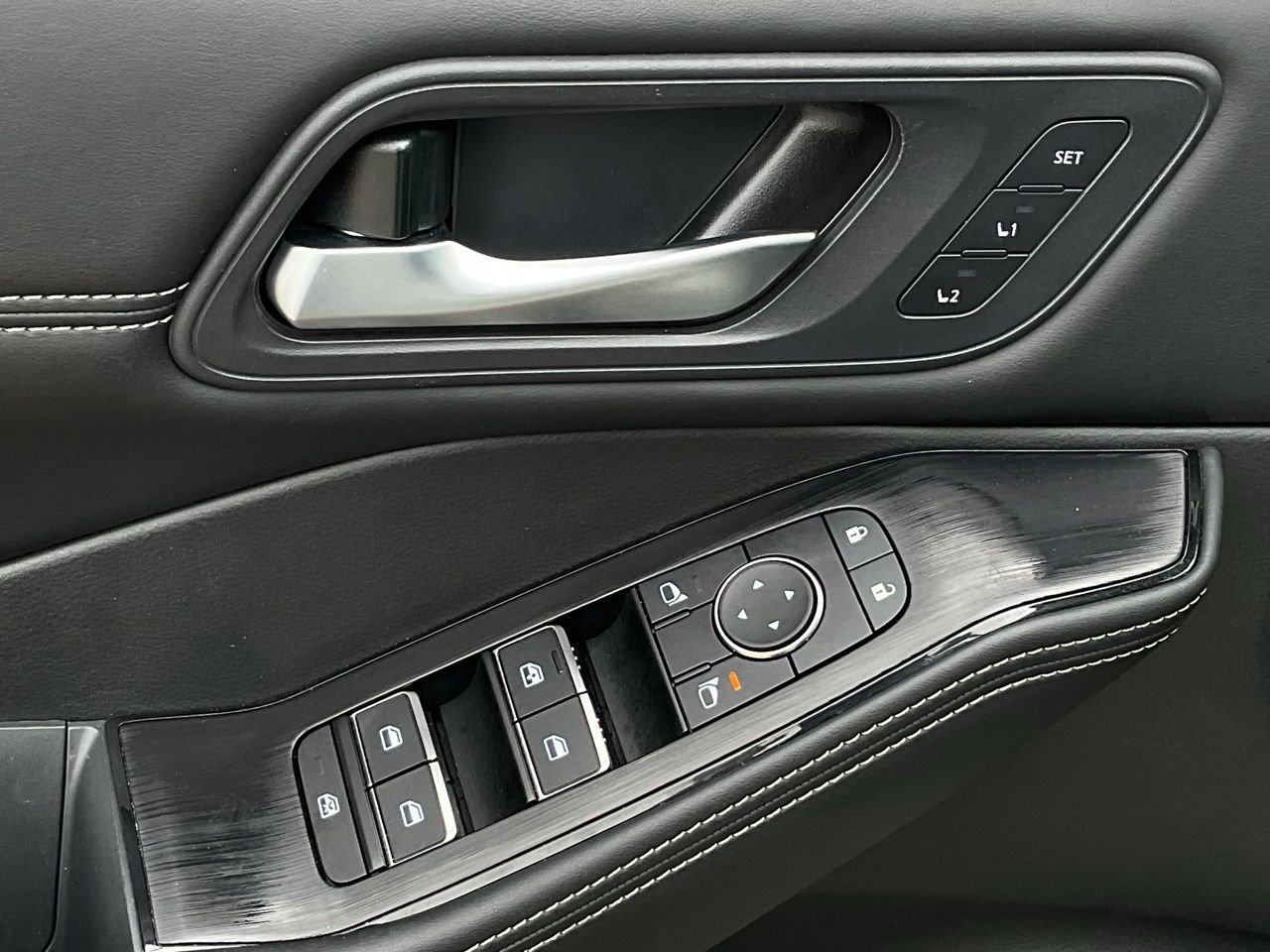 Used 2023 Nissan Rogue SL image 13