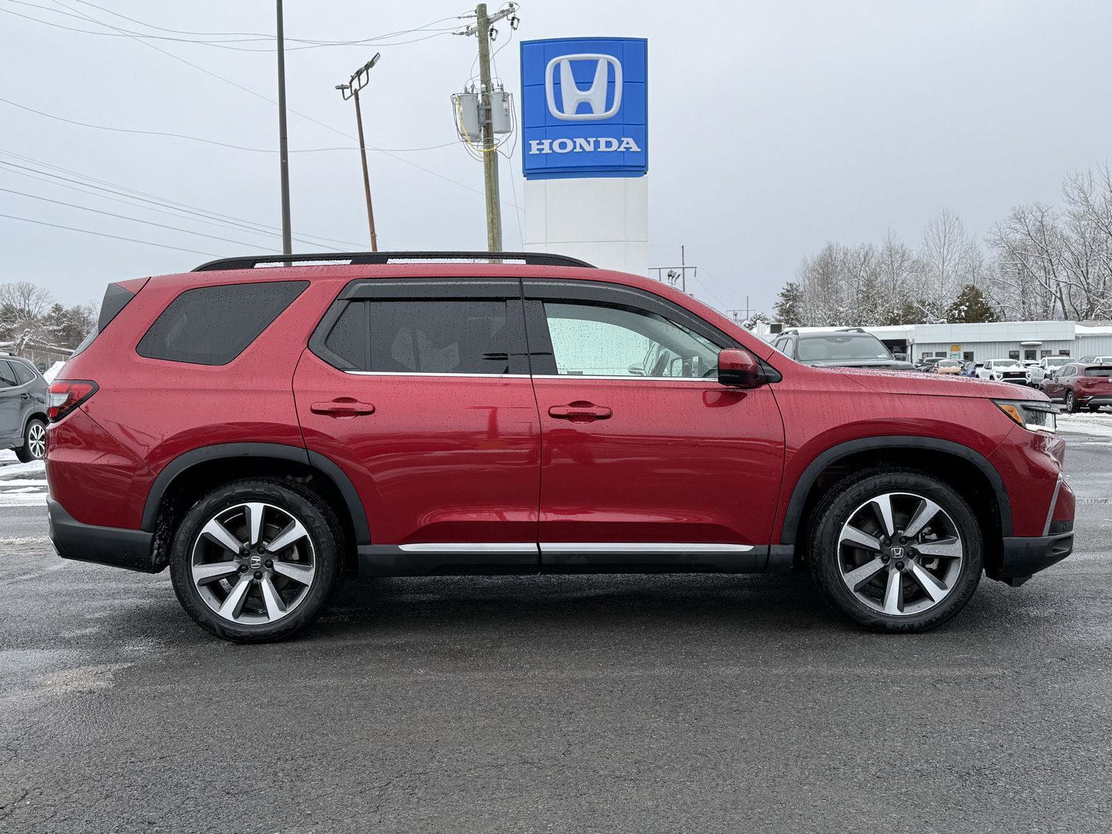 Used 2023 Honda Pilot Elite image 4