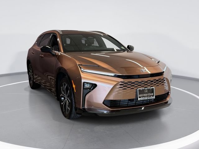 Used 2025 Toyota Crown Signia AWD/4WD image 3
