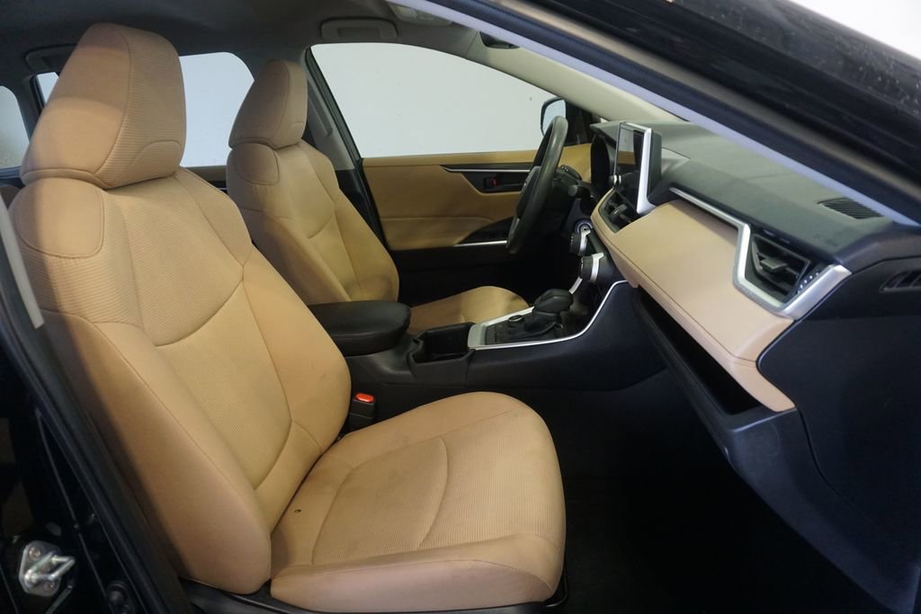 Used 2025 Toyota RAV4 LE image 19