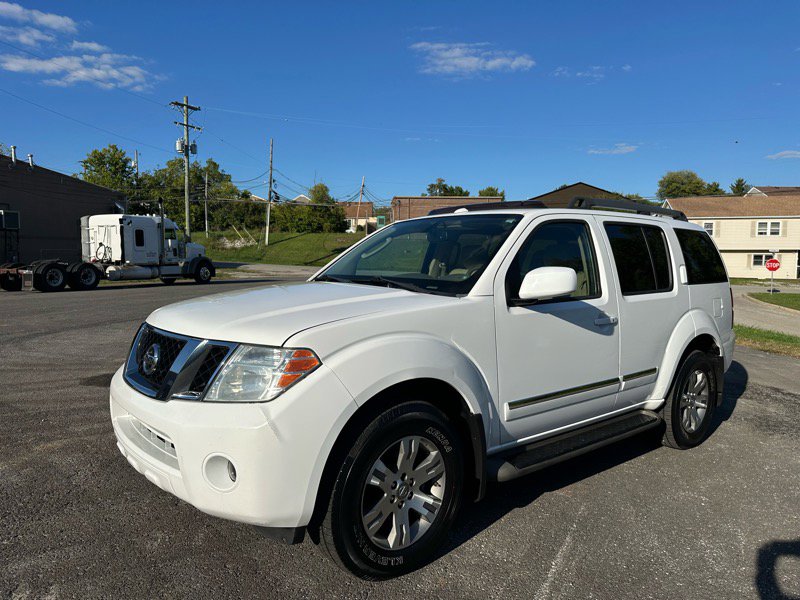 Used 2012 Nissan Pathfinder Silver w/ DVD Entertainment Pkg