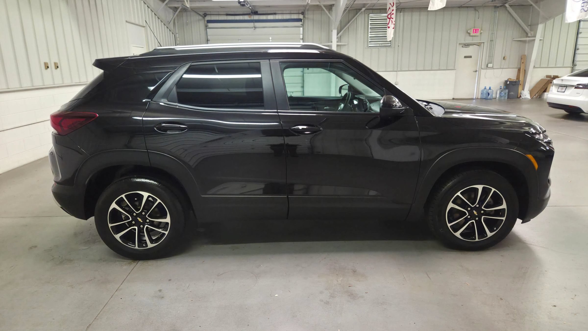 Used 2025 Chevrolet TrailBlazer LT AWD/4WD image 9