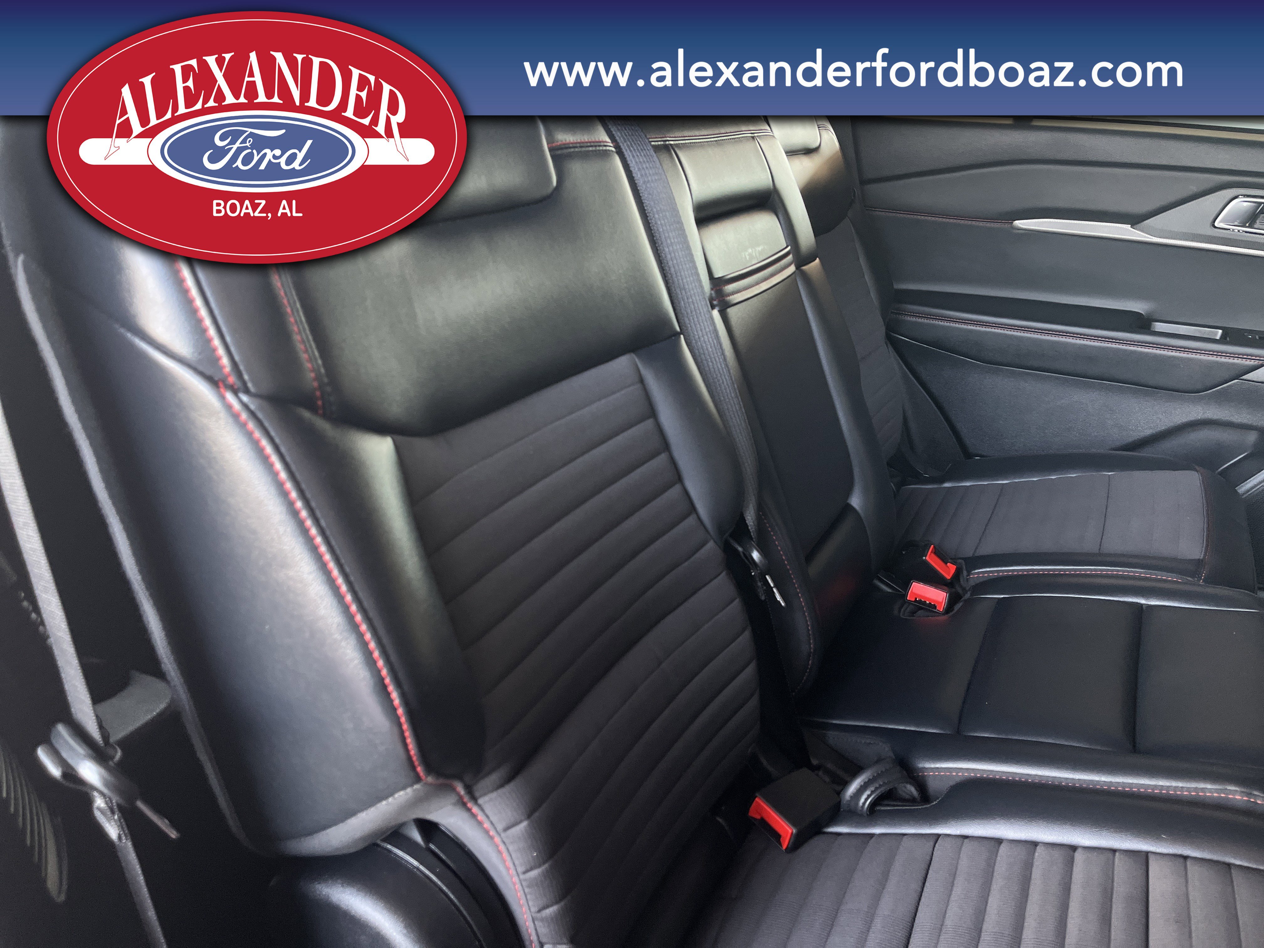 Used 2025 Ford Explorer ST-Line w/ ST-Line Street Pack image 19