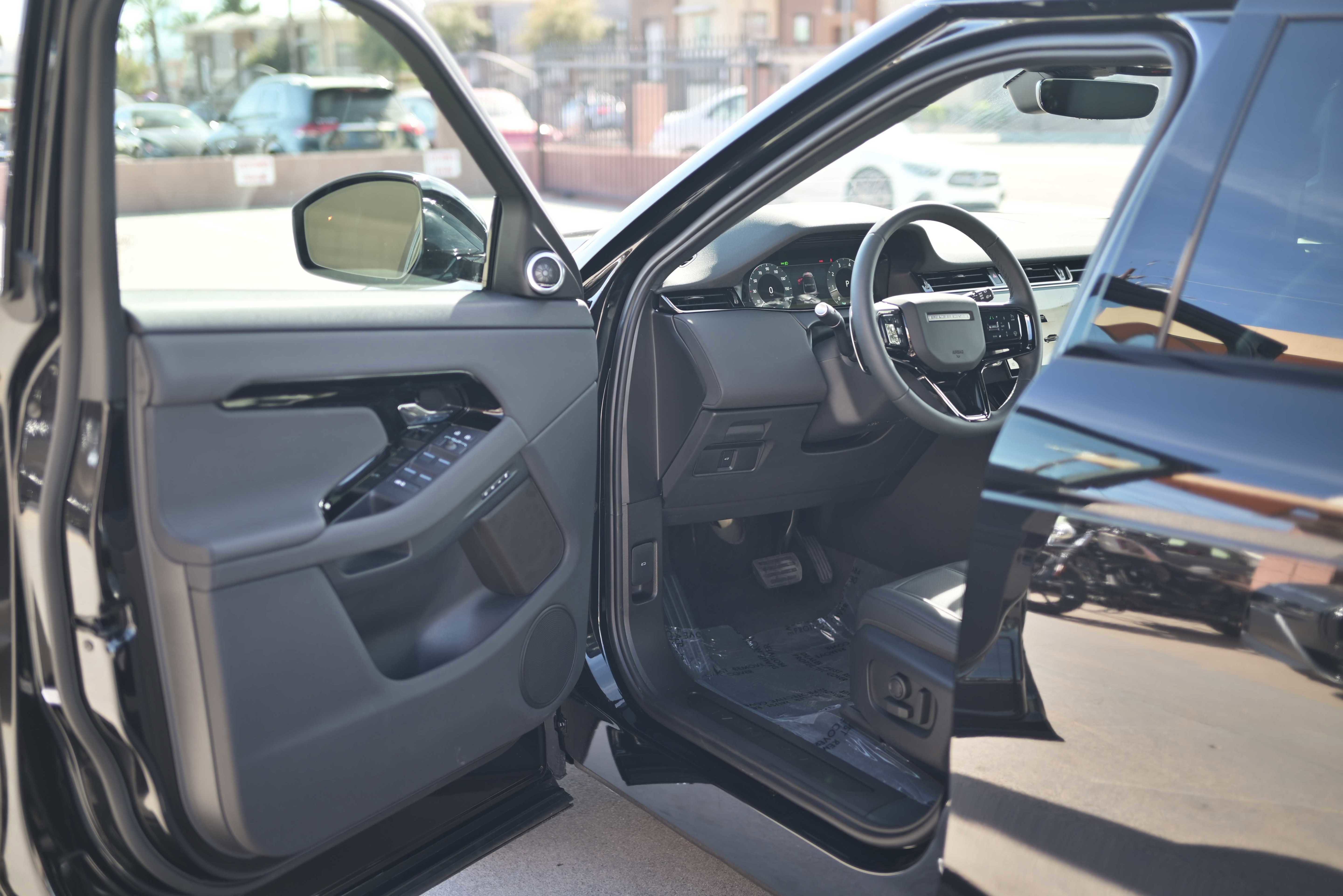 Used 2026 Land Rover Range Rover Evoque S image 6