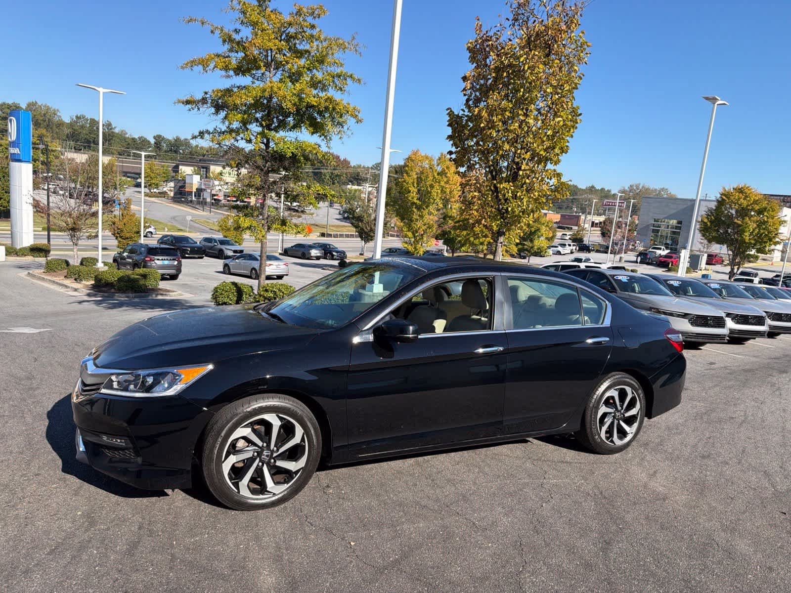 Used 2017 Honda Accord EX-L image 6