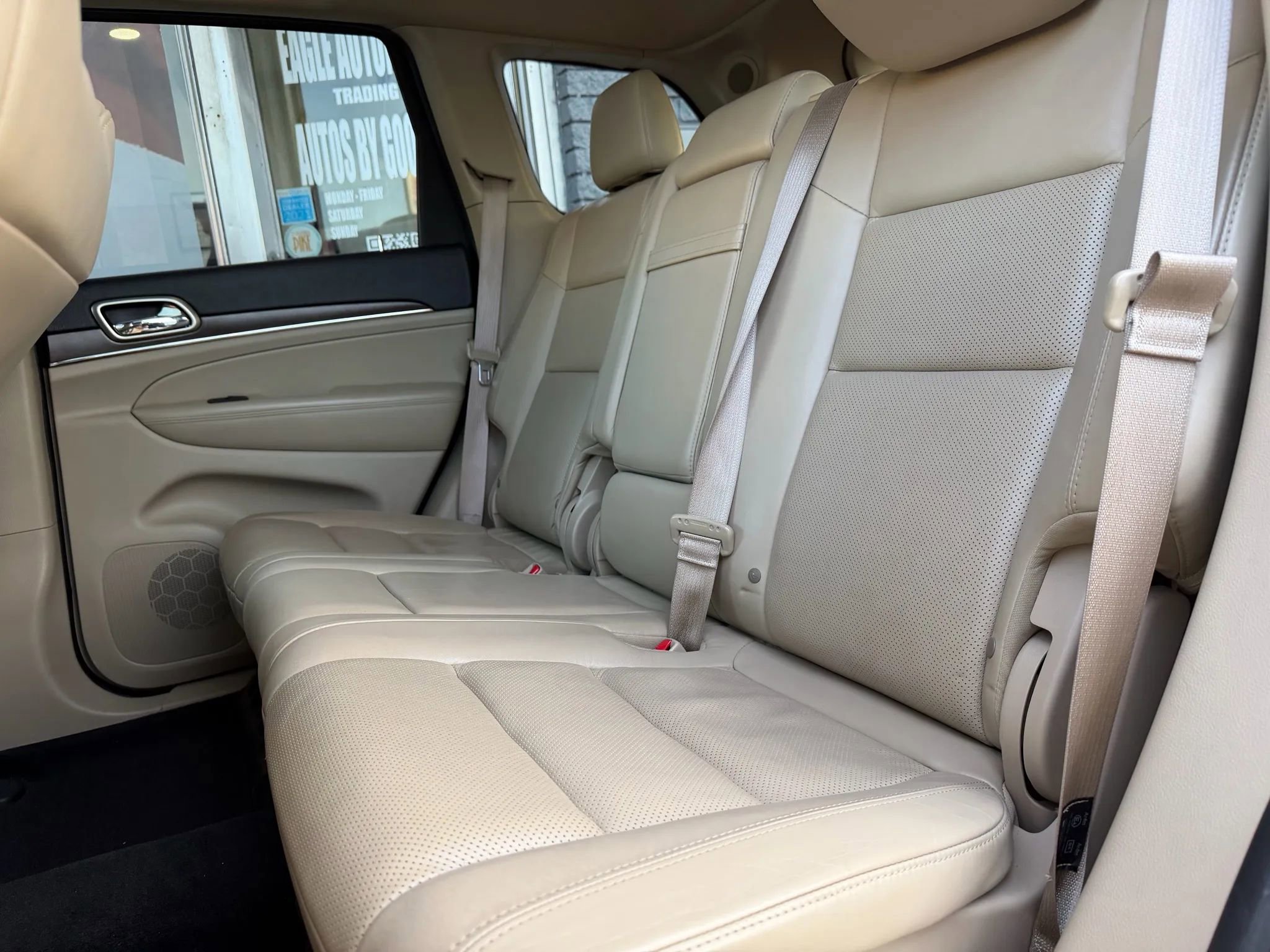 Used 2015 Jeep Grand Cherokee Limited w/ Luxury Group II image 12