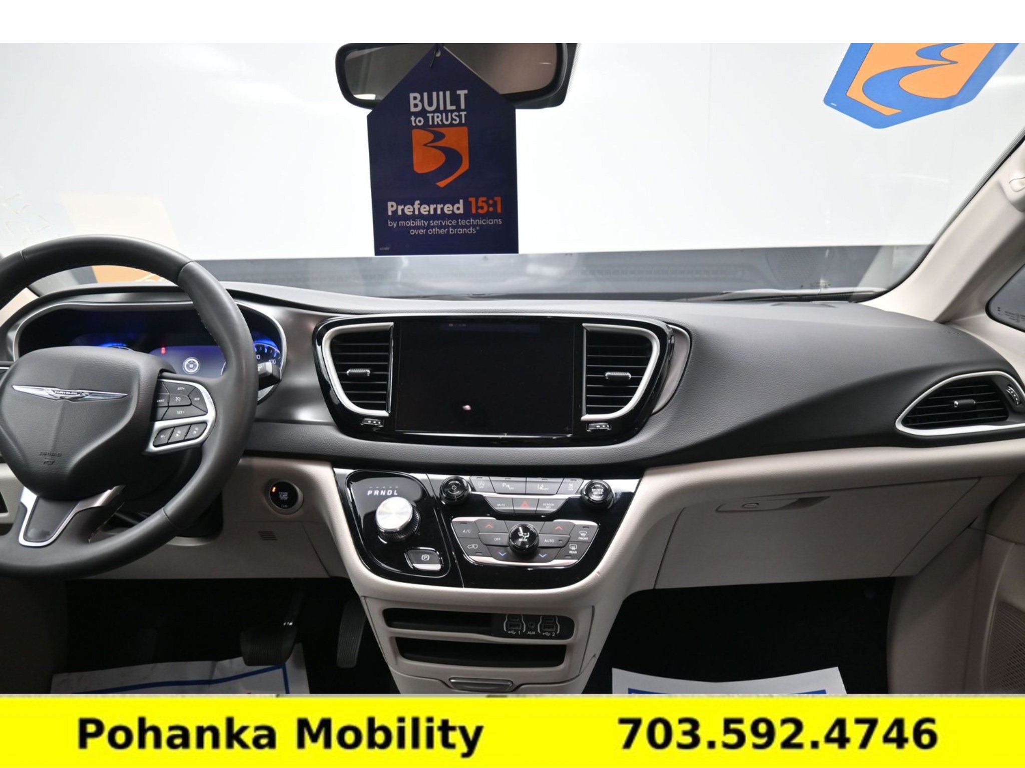 Used 2024 Chrysler Pacifica Touring-L FWD image 14