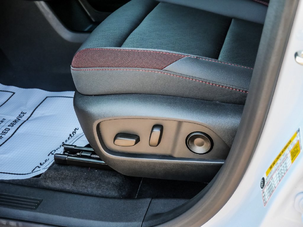 New 2027 Chevrolet Equinox RS w/ Safety and Technology Package FWD image 34